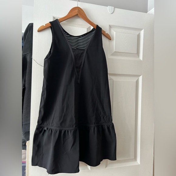 Lululemon reverse able dress 👗 - Picture 4 of 4